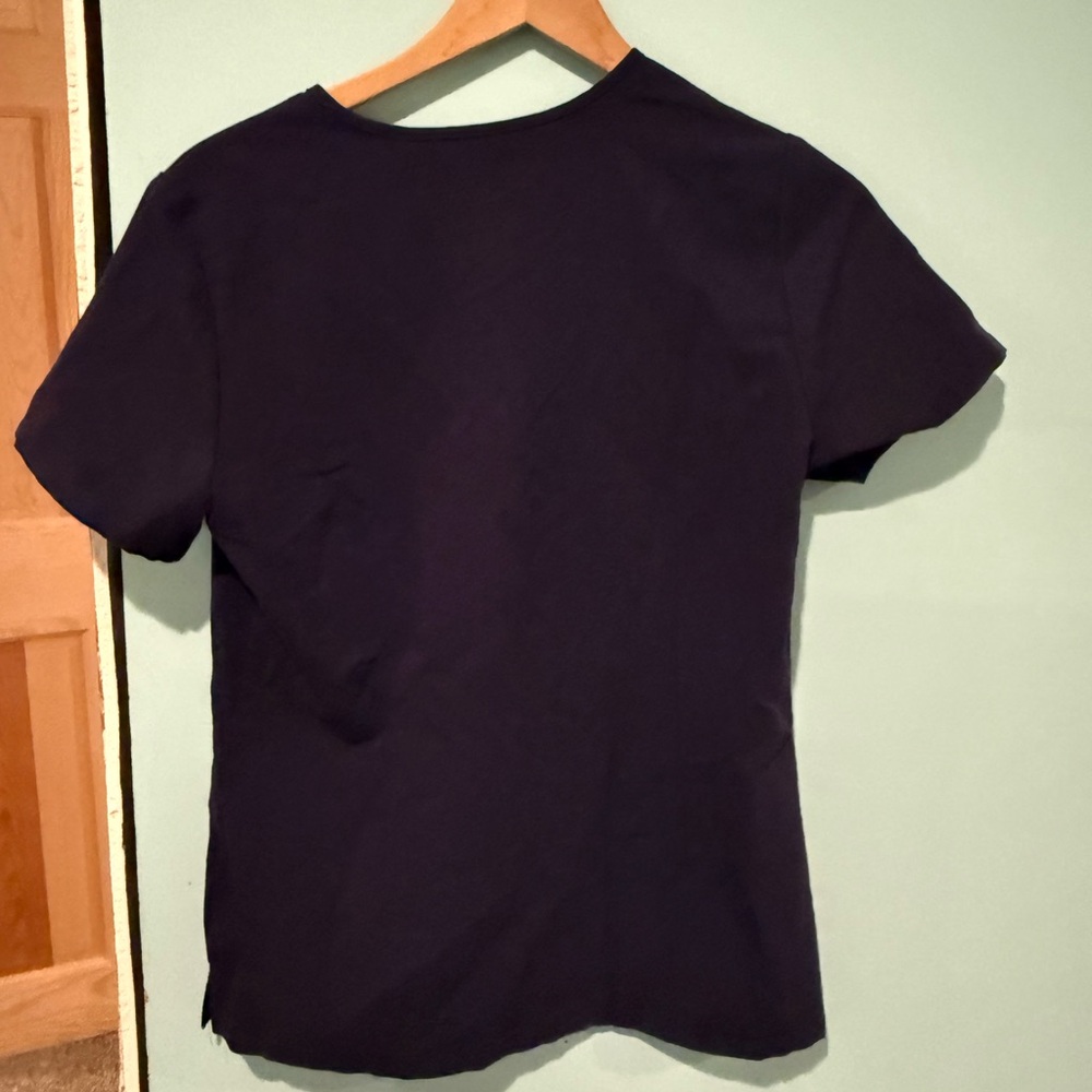Womens FIGS Purple Jam scrub top - Picture 2 of 3